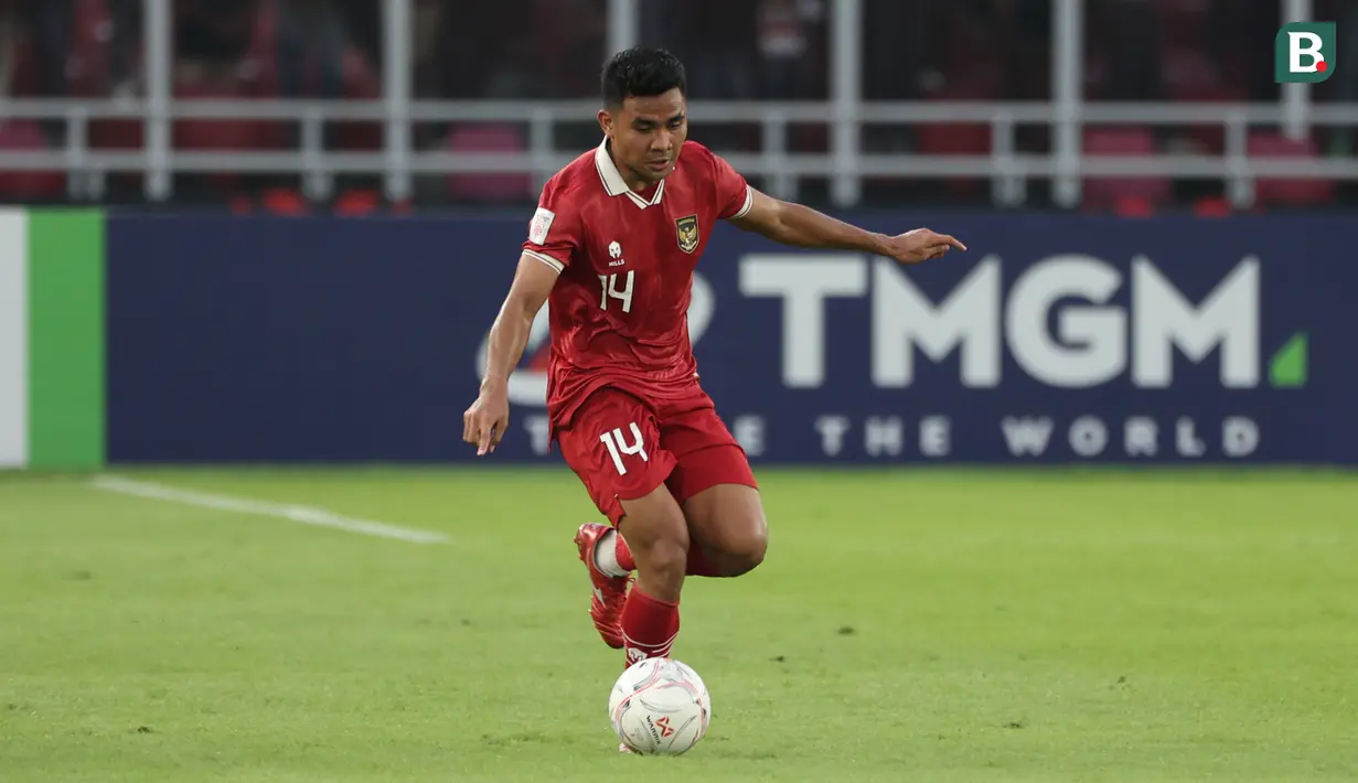 Asnawi Mangkualam. Bek kanan berusia 23 tahun yang sejak 1 Februari 2021 memperkuat Ansan Greeners ini juga menjadi pemain dengan nilai pasar tertinggi ketiga di kubu Timnas Indonesia pada ajang Piala AFF 2022 dengan banderol 325 ribu euro setara dengan Ilija Spasojevic. Bersama Timnas Indonesia, ia telah mengoleksi 23 caps dengan torehan 1 gol dan 5 assist sejak melakukan debut pada 21 Maret 2017. (Bola.com/Abdul Aziz)