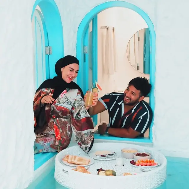 Potret 6 Artis Tanah Air di Resort Mewah Labuan Bajo, Disebut Santorini Indonesia