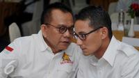 Ketua DPD DKI Gerindra M Taufik berbincang dengan Anggota Dewan Pembina Partai Gerindra Sandiaga Uno saat proses penjaringan Calon Gubernur (Cagub) DKI Jakarta oleh Partai Gerindra di Hotel Sari Pan Pasific, (27/1). (Gempur M Surya/Liputan6.com)
