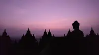 Sedang mencari tempat terdekat untuk menghabiskan liburan singkat penuh kenangan? Coba saja nikmati paket mengejar matahari pagi di Borobudur.  (Liputan6.com/Dinny Mutiah)
