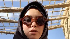 Inilah potret Ayushita Nugraha saat mengenakan hijab yang terlihat menawan. Diketahui, potret pemeran Film The Gift mengenakan hijab ini saat menunaikan ibadah umroh dan mengunjungi Madinah. Potret Ayushita saat mengenakan hijab syari sukses banjir pujian. (Liputan6.com/IG/@ayushita)