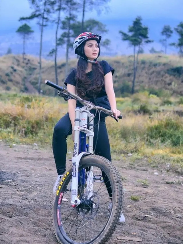 7 Pesona Fiolina Tejaay, Pemeran Alin di Sinetron Dia Bukan Manusia