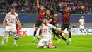 Para pemain Manchester City mengajukan banding atas keputusan handball saat melawan RB Leipzig pada pertandingan sepak bola leg pertama babak 16 Liga Champions di Leipzig, Jerman, 22 Februari 2023. Pertandingan berakhir imbang 1-1. (AP Photo/Michael Sohn)