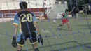 Sejumlah pemain Persija Jakarta U-17 melakukan sesi  latihan perdana usai libur lebaran di Lapangan Banteng, Jakarta, Sabtu (2/7/2017). Latihan tersebut untuk persiapan jelang Piala Suratin U-17. (Bola.com/M Iqbal Ichsan)