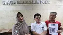 Pengacara Wa Ode Nur Zainab dan Azrul Tanjung memberikan keterangan pers terkait pencemaran nama baik terhadap Amien Rais yang diunggah di akun Facebook Syakieb Sungkar di Gedung Bareskrim Polri Jakarta, Selasa (26/6). (Liputan6.com/Fery Pradolo)