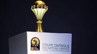 Trofi African Nations Cup (Piala Afrika 2012) di sela-sela acara undian penyisihan grup di Malabo, 29 Oktober 2011. Piala Afrika 2012 akan digelar di Equatorial Guinea dan Gabon, 21 Januari - 12 Februari 2012. AFP PHOTO / VOISHMEL