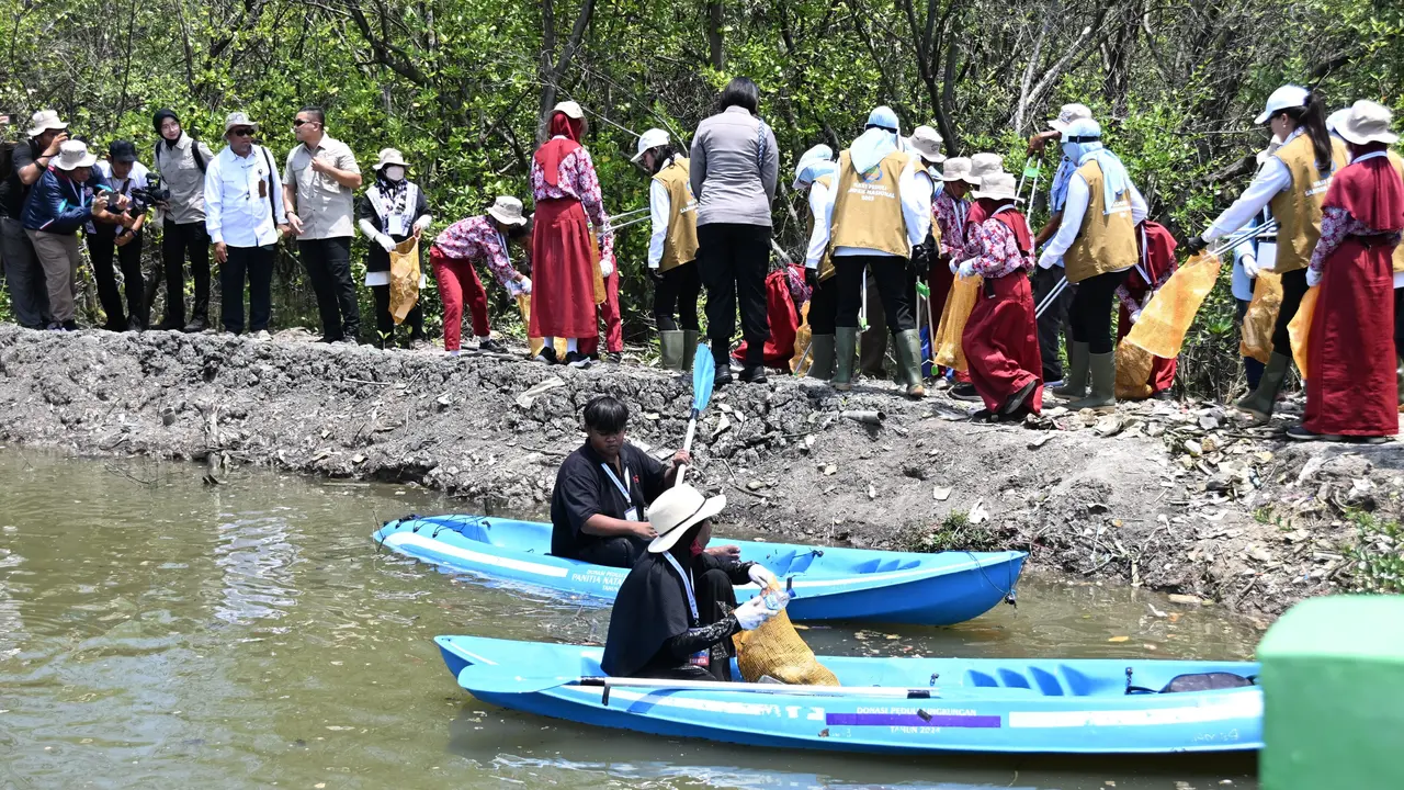 Aksi Bersih Mangrove Serentak di 8 Kota, Fatma Gus Ipul: Upaya Nyata untuk Tingkatkan Kesejahteraan Sosial