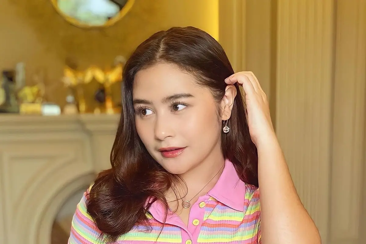 FOTO: Gaya Kasual Prilly Latuconsina, Simpel dan Stylish