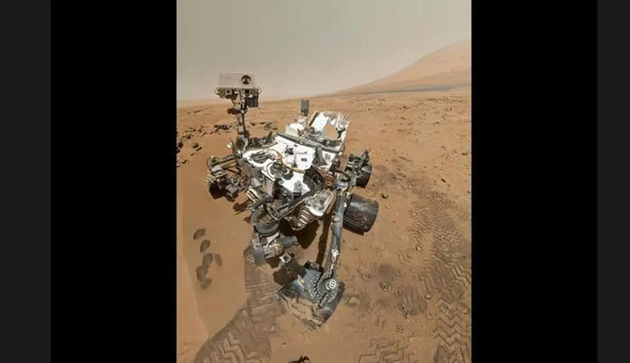 Mars Science Laboratory yang dijuluki "Rasa ingin tahu", adalah penjelajah besar dengan tujuan mengeksplorasi lingkungan Mars. (businessweek.com)