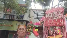 Sejumlah relawan Jokowi dari sejumlah negara hadir di prosesi akad nikah Kahiyang Ayu-Bobby Nasution.