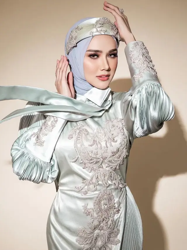 Gaya Headpiece Hiasan Kepala Mulan Jameela (Instagram/@mulanjameela1)
