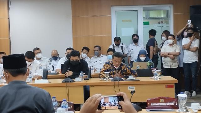 General Manager Project Company Holywings Indonesia, Yuli Setiawan, hadir dalam rapat Komisi B Dewan Perwakilan Rakyat Daerah (DPRD) DKI Jakarta, Rabu (29/6/2022) (Liputan6.com/Winda Nelfira)