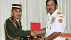 Citizen6, Cilangkap: Pangab Brunei menerima penganugerahan Bintang Yudha Dharma Utama dari Pemerintah RI yang disematkan oleh Menhan RI. (Pengirim: Badarudin Bakri)