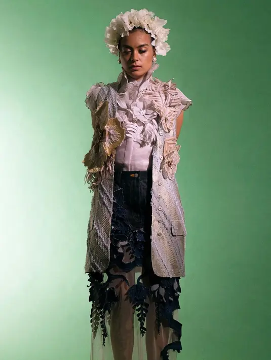 Baik di dunia akting, tarik suara hingga modelling, Eva Celia memang selalu tampil totalitas. Tak hanya tampil dalam satu gaya, wanita 29 tahun ini pun terlihat menawan di berbagai pose. (Liputan6.com/IG/@evacelia)