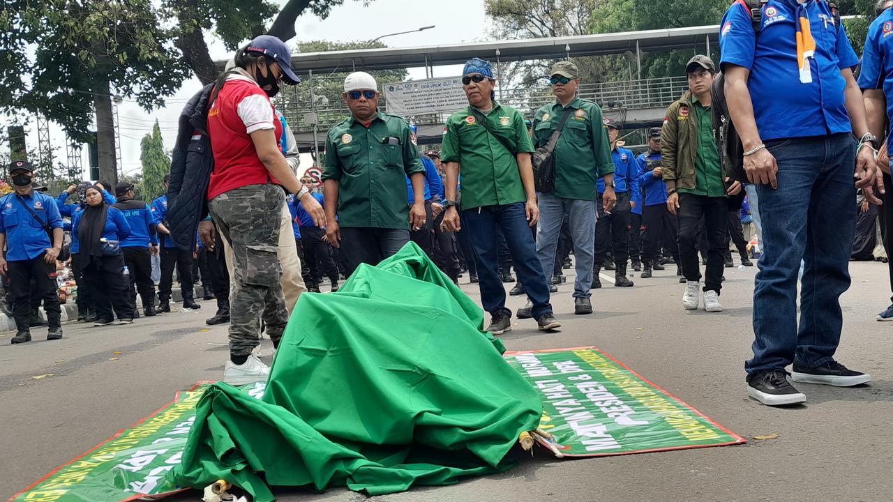 Sejumlah elemen massa mulai berdatangan ke Patung Kuda Arjuna Wiwaha, Jakarta Pusat untuk demo BBM hari ini, Senin (12/9/2022).