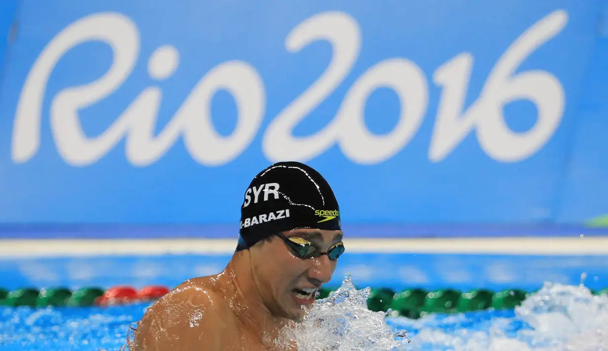 Perenang Suriah, Azad Al-Barazi, usai tampil pada nomor 100m gaya punggung pada Olimpiade 2016. Pria keturunan Suriah-AS ini berada pada posisi 36 dengan catatan waktu 1 menit 02,22 detik. (Reuters/Dominic Ebenbichler)