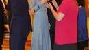 Tampilan pertamanya di acara tersebut, Kate tampak sangat cantik dan anggun. Ia mengenakan dress berwarna biru muda dan tatanan rambut yang dibiarkannya terurai. Aura cantik pun terpancar di wajahnya. (AFP/Heathcliff O'Malley)