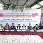 Bea Cukai Soekarno-Hatta bersama Badan Pengawas Obat dan Makanan (BPOM) musnahkan 2.564 buah (1 ton) olahan pangan viral, roti milk bun asal Thailand. (Foto: Tira Santia)