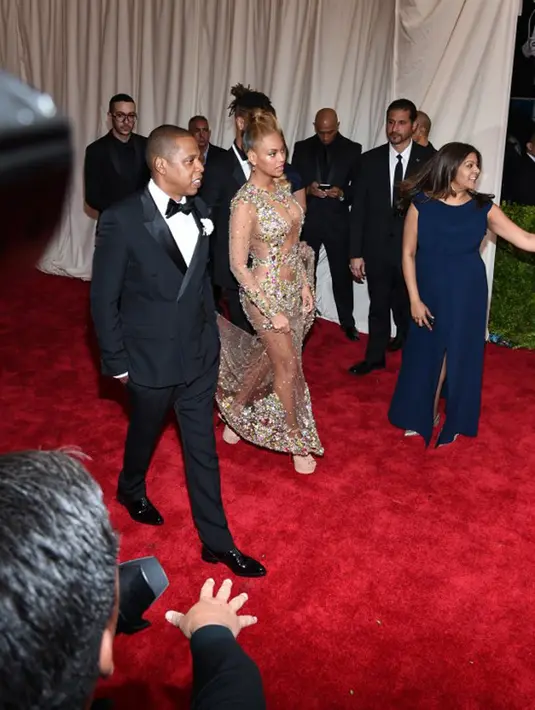 “Bey dan Jay sangat bahagia dan mulai membagikan kabar bahagia ini kepada orang-orang terdekat dan sanak keluarga mereka,” ucap sumber yang tak ingin disebutkan identitasnya pada People. (AFP/Bintang.com)