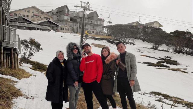 Asisten Meninggal Dunia, Ini 6 Potret Kenangan Keluarga Raffi Ahmad dan Iwang Orlon