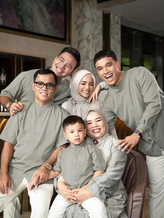 Fuji An bergamis dan berhijab (Instagram/fuji_an)