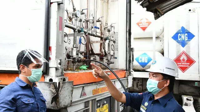 Kepala BPH Migas M Fanshurullah Asa dan Anggota Komisi VII DPR RI Ridwan Hisjam melakukan kunjungan kerja ke Demak untuk meninjau pembangunan pipa distribusi gas bumi milik PT Pertagas Niaga.
