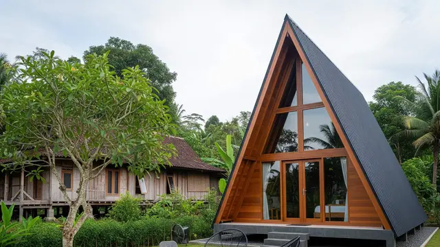 Model Rumah Kayu Modal Rp 50 Juta dengan Halaman Mini di Desa