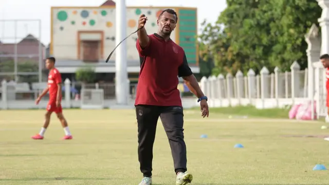 Persis Solo - Felipe Chaves de Farias