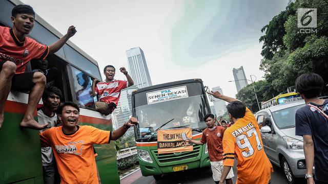 Antusiasme Suporter Persija Jakarta Dukung Tim Kesayangannya