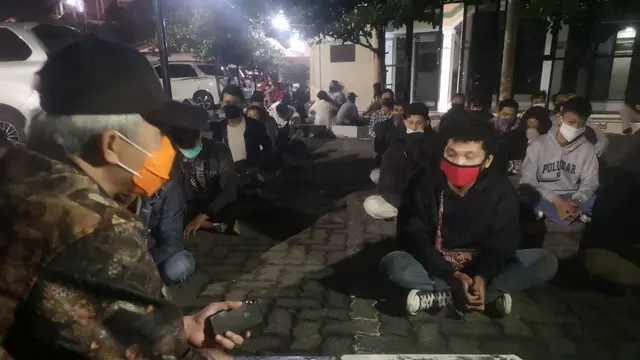 Pengakuan Para Pelajar dan Buruh yang Ikut Demo Berujung Anarkis di Semarang