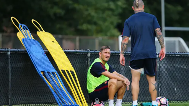 Sesi Latihan ala Francesco Totti, Radja Nainggolan dan AS Roma