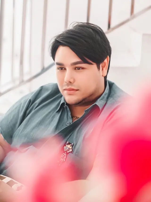 6 Potret Terbaru Ivan Gunawan, Bak Bintang Hollywood dan Bikin Pangling