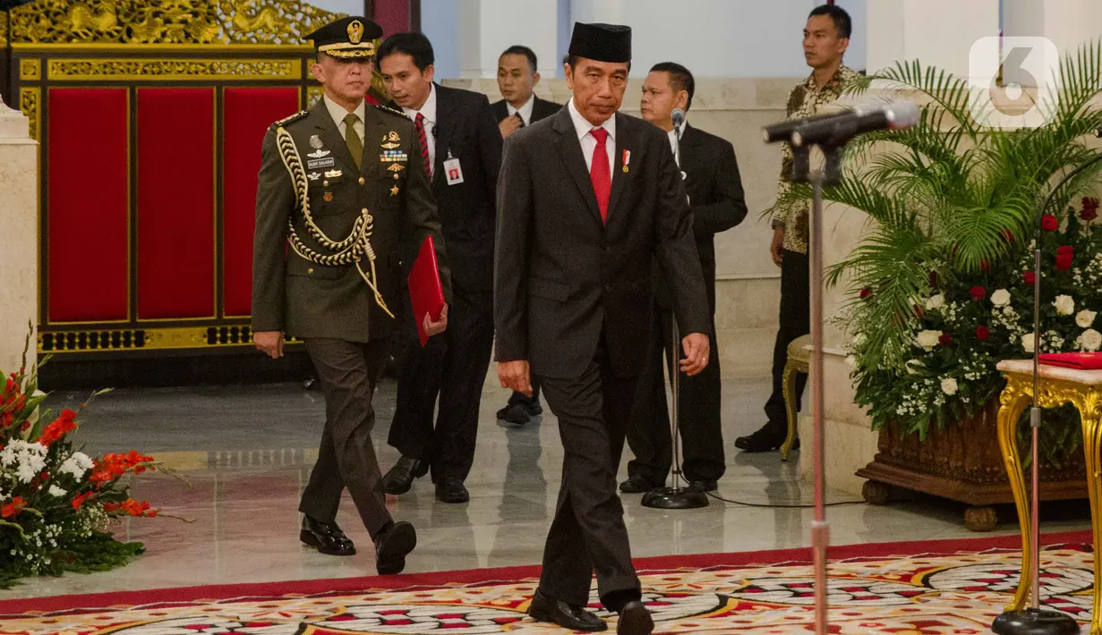 Presiden Joko Widodo atau Jokowi bersiap melantik Yudian Wahyudi sebagai Kepala Badan Pembinaan Ideologi Pancasila (BPIP) dan Muhammad Yusuf Ateh sebagai Kepala Badan Pengawasan Keuangan dan Pembangunan (BPKP) di Istana Negara, Jakarta, Rabu (5/2/2020). (Liputan6.com/Faizal Fanani)