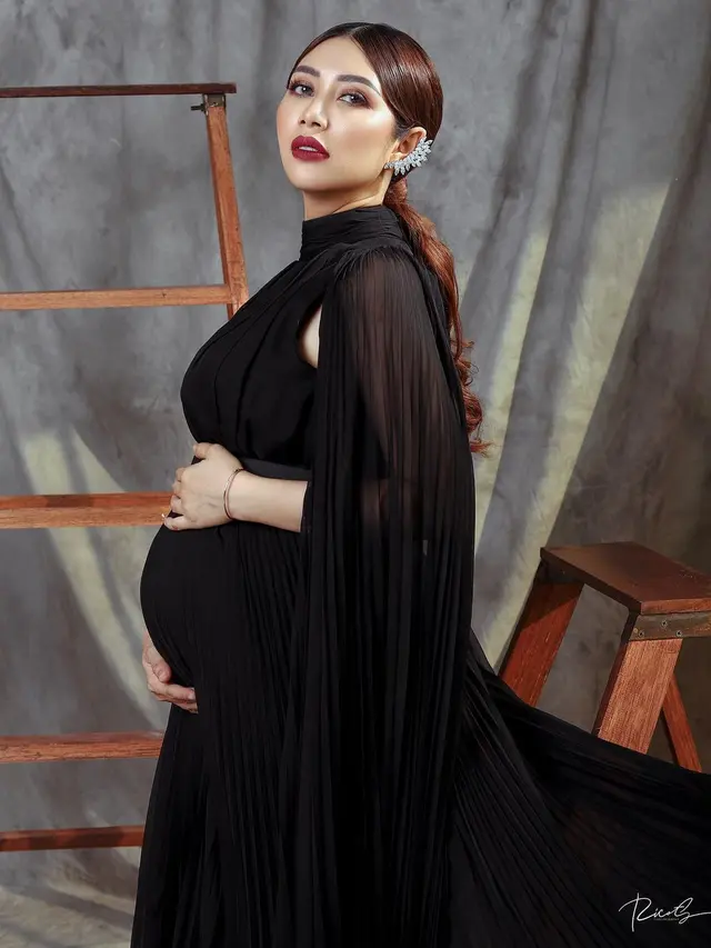 6 Potret Maternity Shoot Delta Hesti. (Sumber: Instagram/deltahesti)