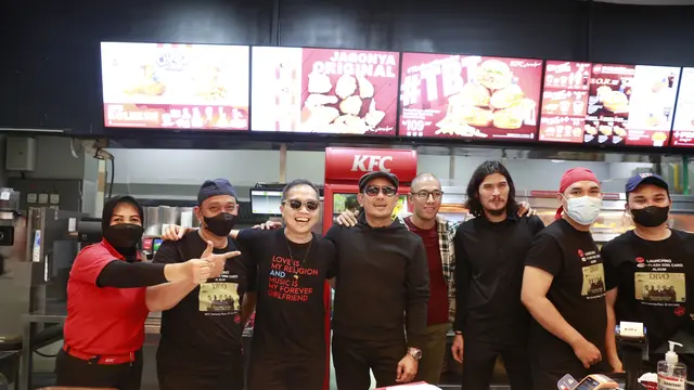 Virzha, Marcell Siahaan, Bams eks Samsons, Sandhy Sondoro dan Rio Febrian perkenalkan album dalam bentuk flashdisk