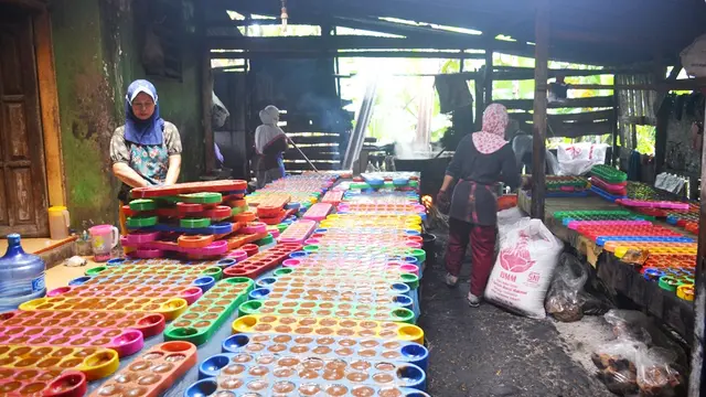 Gula cokelat sukrosa atau gula kelapa campur gula rafinasi mengancam pelaku usaha gula kelapa organik. (Foto: Liputan6.com/Muhamad Ridlo).