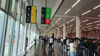 Suasana di ruang imigrasi Bandara Internasional John F. Kennedy, New York pada Jumat (12/6/2026) pagi waktu setempat. (Bola.com/Hery Kurniawan)