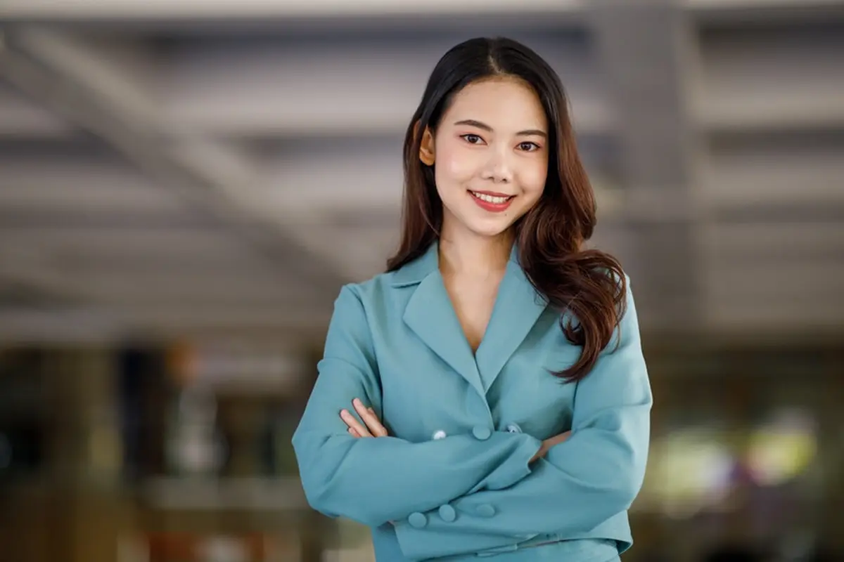 manis cantik tersenyum bekerja karir mandiri