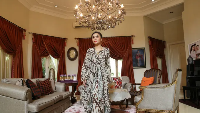 [Bintang] Yuni Shara dan Anaknya