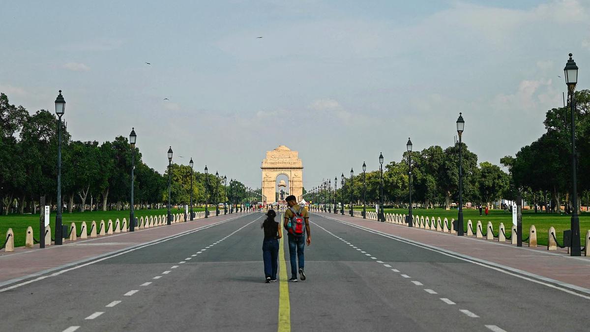 Pemandangan di New Delhi India Sebelum dan Saat Dikepung Kabut Asap