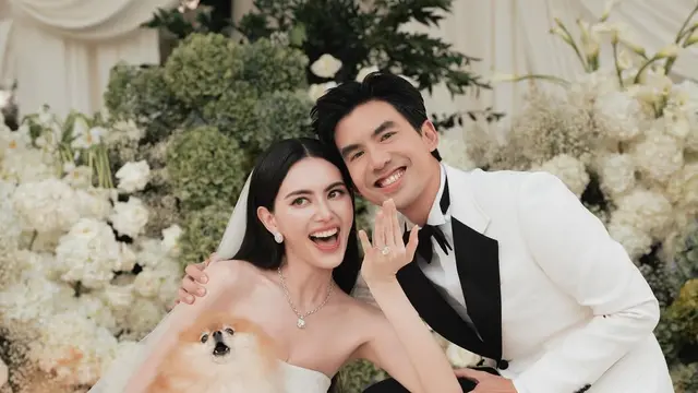 Davika Hoorne Resmi Menikah dengan Ter Chantavit. [@davikah]