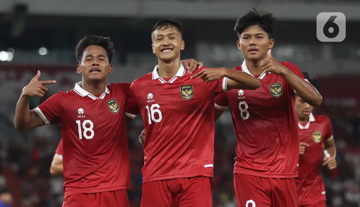 Timnas Indonesia U-20 sempat unggul lewat umpan silang Dony Tri Pamungkas yang berhasil dikonversi menjadi gol oleh Toni Firmansyah pada menit ke-12. (Bola.com/M Iqbal Ichsan)