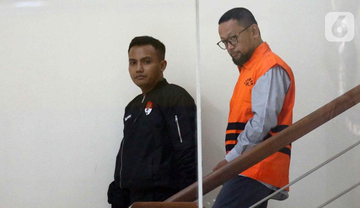 Komisi Pemberantasan Korupsi (KPK) menahan Ishfah Abidal Aziz alias Gus Alex, Staf Khusus Menteri Agama (Menag) periode 2020-2024, Yaqut Cholil Qoumas. Tampak dalam foto, mantan Staf Khusus Menteri Agama (Menag) periode 2020-2024, Yaqut Cholil Qoumas, Ishfah Abidal Aziz alias Gus Alex (kanan) usai menjalani pemeriksaan di Gedung Merah Putih Komisi Pemberantasan Korupsi (KPK), Jakarta, Selasa (17/3/2026). (Liputan6.com/Helmi Fithriansyah)