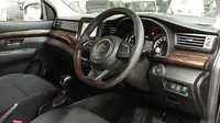 Aksen kayu menghiasi dashboard dan trim pintu Suzuki Ertiga Sport. (Septian/Liputan6.com)