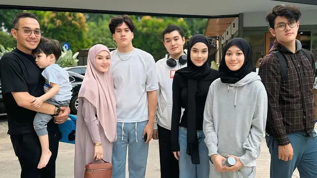Potret Lyra Virna dan Fadlan Muhammad Bareng 6 Anaknya, Menawan Semua