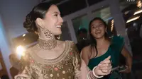 6 Potret Pevita Pearce Bak Ratu di Malam Berinai, Padukan Budaya India dan Kejutan Pernikahan Intim
