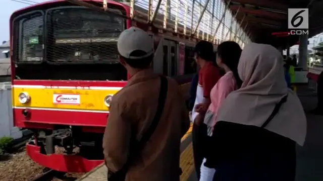 VIDEO: KRL Dipadati Warga untuk Berwisata ke Kota