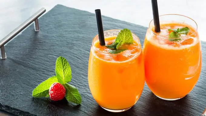 Menu takjil buka puasa jus mangga/copyright Shutterstock.com