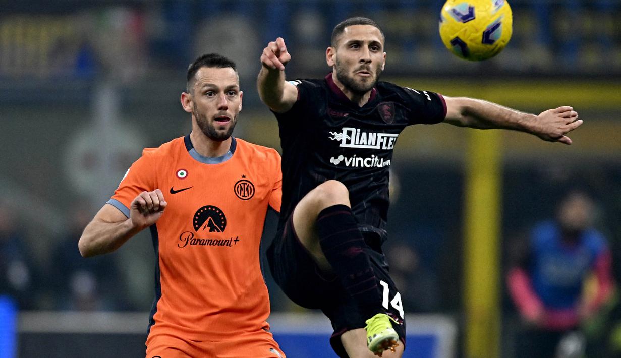 Bermain di hadapan pendukungnya, Nerazzurri tampil perkasa dan unggul empat gol tanpa balas atas Salernitana. (GABRIEL BOUYS/AFP)