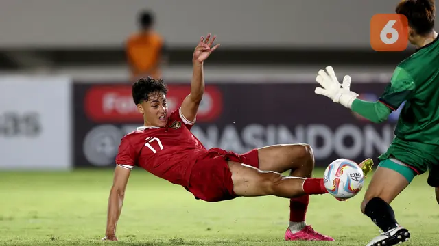 Foto: Momen Menarik saat Timnas Indonesia U-23 Melawan Chinese Taipe, Ada yang Kasih Ucapan Selamat Ultah untuk Marselino Ferdinan